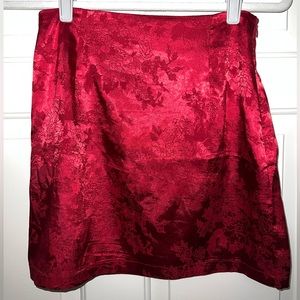 Red flower print short skirt. Sexy body on skirt with split hem.